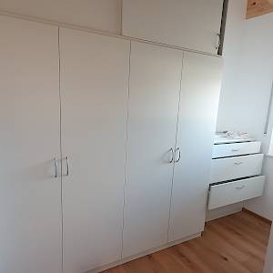 Das Schlafzimmer/ die Ankleide