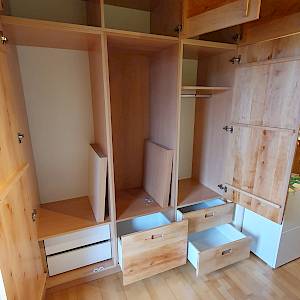 Das Schlafzimmer/ die Ankleide